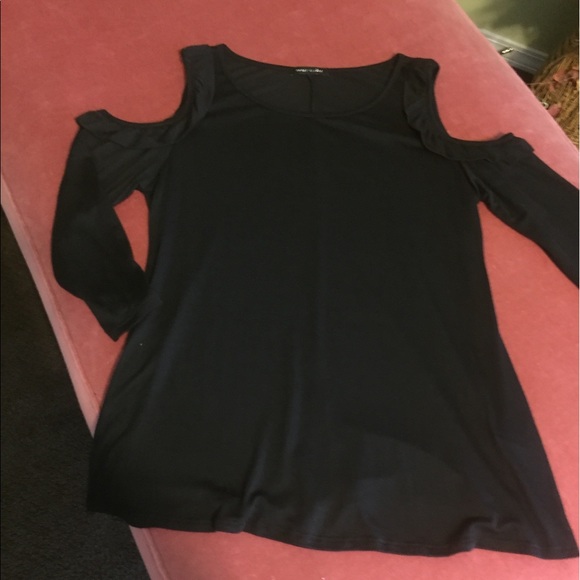 Sweet Claire Tops - NWOT Black cold shoulder tunic top.